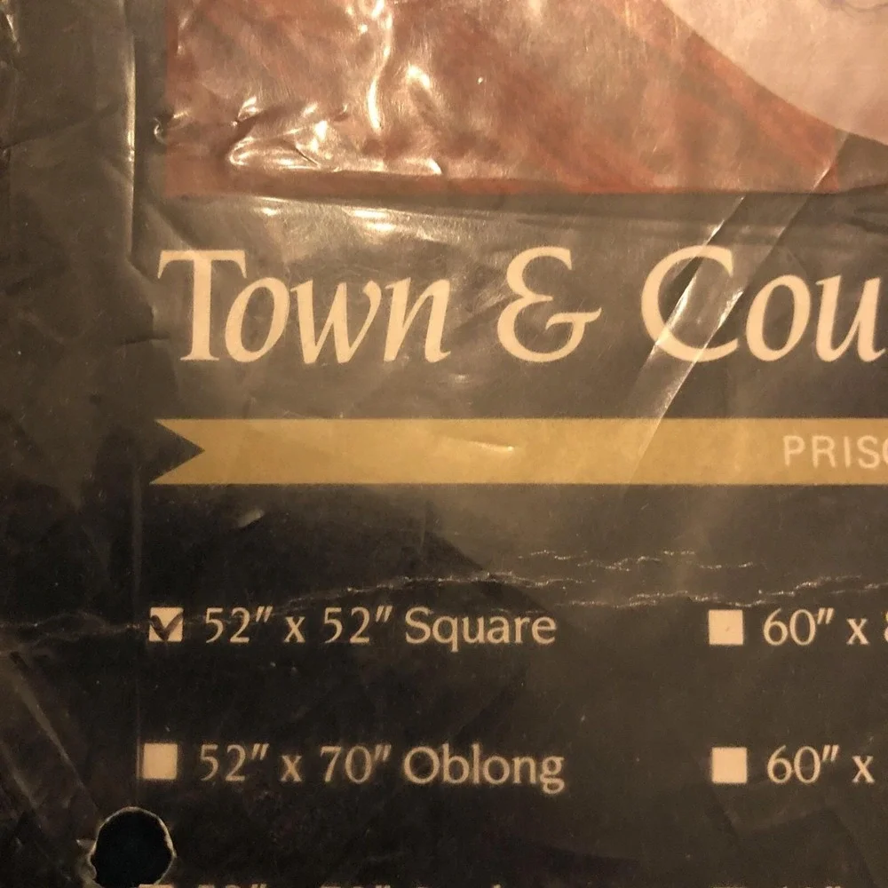 Town & Country Linen Classics Priscilla Tablecloth New 1990 52